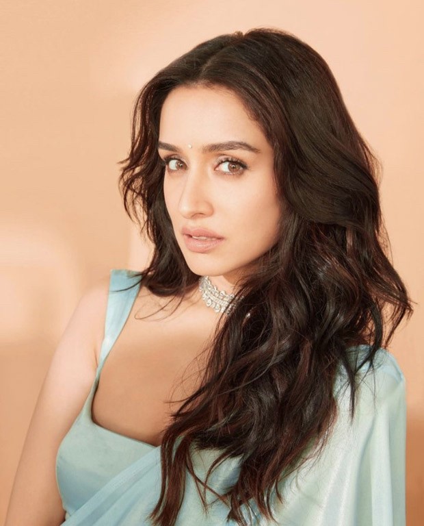 Shraddha chose a turquoise saree once more, making us marvel over her