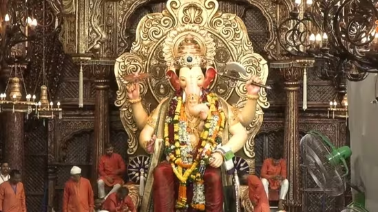 Ganesh Chaturthi 2023: Devotees throng Lalbaugcha Raja in Mumbai