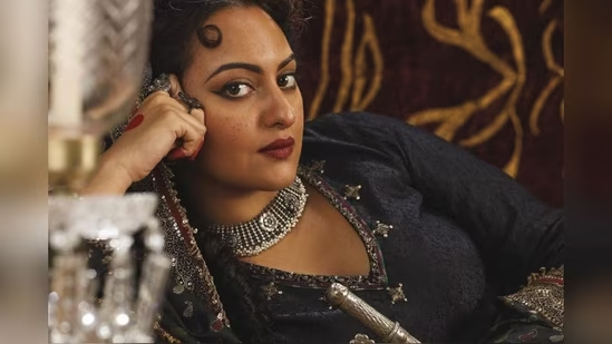 Sonakshi Sinha’s ethnic looks from Heeramandi deserve a bookmark in every fashionista’s diary.